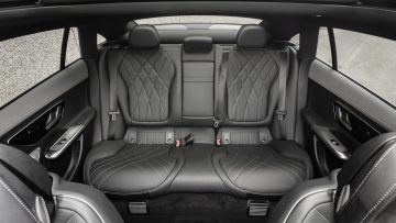 Mercedes-Benz_EQE_350_4Matic_35