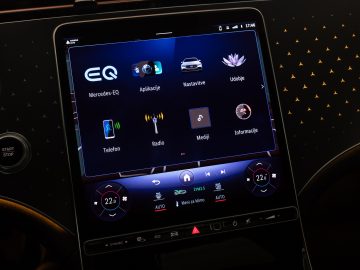 Mercedes-Benz_EQE_350_4Matic_43