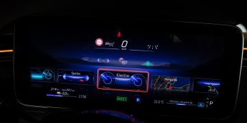Mercedes-Benz_EQE_350_4Matic_63