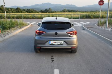RENAULT CLIO HIBRID 06