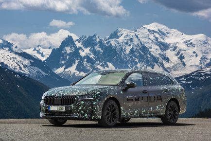 1_Covered_Skoda_Superb_7253ef2b-1920x1281