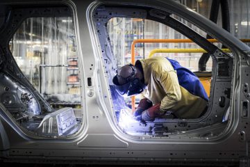 A behind-the-scenes look at the prototyping process for the future all-electric Renault 5 (1)