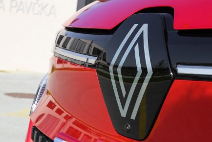 renault-megane-e-tech-electric-2