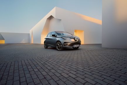 Renault_ZOE_model_year_2022_1