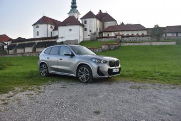 BMW iX1 01