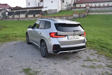 BMW iX1 05