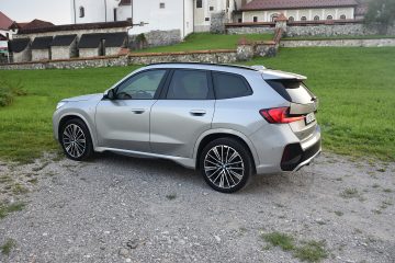 BMW iX1 06