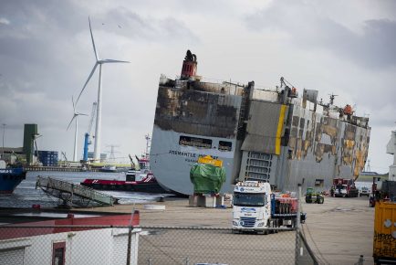 Fremantle_Highway_in_Eemshaven