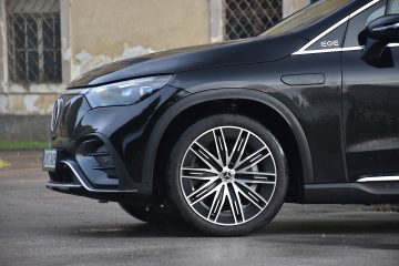 MB EQE SUV 12
