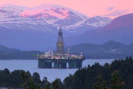 8767317_Leiv_Eriksson_oil_rig