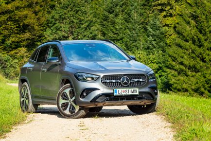 Mercedes-Benz_GLA_200_001