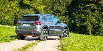 Mercedes-Benz_GLA_200_04
