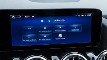 Mercedes-Benz_GLA_200_21