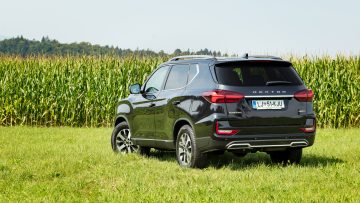 Ssangyong_Rexton_22_e-XDi_Limited_02