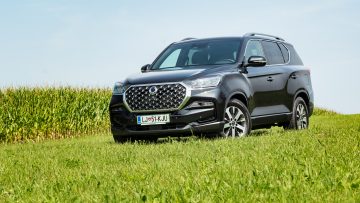 Ssangyong_Rexton_22_e-XDi_Limited_03