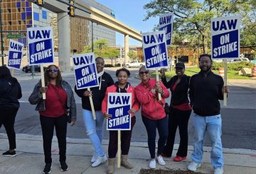 UAW Stand Up strike_1