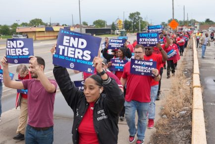 UAW Stand Up strike_2