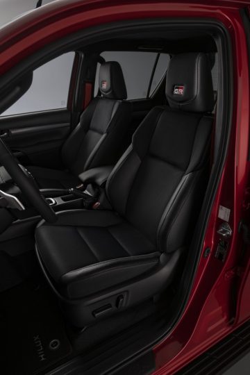 2023-hiluxgrsportinteriordetails3