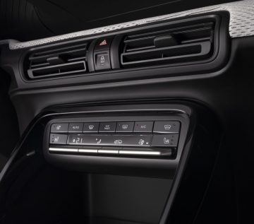 https___www.carscoops.com_wp-content_uploads_2023_10_2024-Citroen-e-C3-Interior-12-1024x903