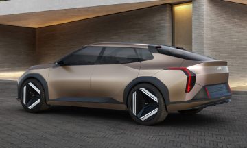 https___www.carscoops.com_wp-content_uploads_2023_10_Kia-Concept-EV4-2-1024x615