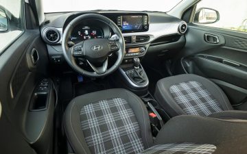 Hyundai_i10_12_Premium_38