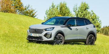 Peugeot_2008_12_Puretech_130_GT_03