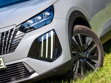 Peugeot_2008_12_Puretech_130_GT_07