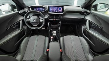 Peugeot_2008_12_Puretech_130_GT_12