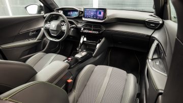 Peugeot_2008_12_Puretech_130_GT_13