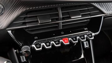 Peugeot_2008_12_Puretech_130_GT_16
