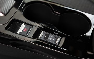 Peugeot_2008_12_Puretech_130_GT_20