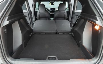 Peugeot_2008_12_Puretech_130_GT_37