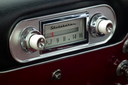 1960_Studebaker_Lark_VIII_sedan_(12404305043)