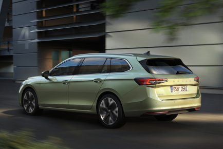 59_skoda_superb_combi_537e2c7b-1920x1080