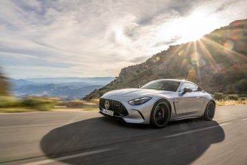 Mercedes-AMG GT 63 4MATIC+ Coupé (Kraftstoffverbrauch kombiniert WLTP 14,1 l/100 km, CO2-Emissionen kombiniert WLTP 319 g/km); Exterieur: Hightechsilber metallic; Interieur: Leder MANUFAKTUR Tartufobraun;Kraftstoffverbrauch kombiniert WLTP 14,1 l/100 km, CO2-Emissionen kombiniert WLTP 319 g/km

Mercedes-AMG GT 63 4MATIC+ Coupé (combined fuel consumption: 14.1 l/100 km, combined CO2 emissions: 319 g/km); exterior: Hightech Silver metallic; interior: leather MANUFAKTUR Tartufo Brown.;Combined fuel consumption: 14.1 l/100 km, combined CO2 emissions: 319 g/km
