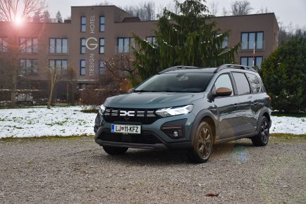 DACIA JOGGER HYBRID 01