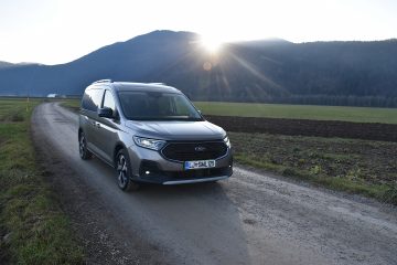 FORD TOURNEO CONNECT AWD 01