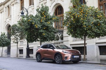 LEXUS_LBX_Cool_copper_sonic_bi-tone_static_028
