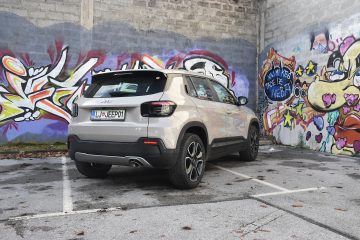 JEEP AVENGER 03