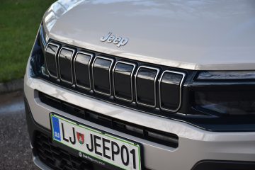 JEEP AVENGER 27