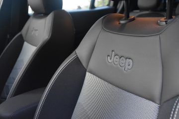 JEEP AVENGER 32
