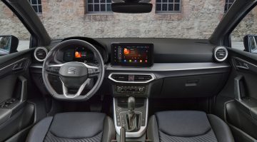 SEAT-celebrates-40-years-of-its-most-iconic-model-with-the-Ibiza-Anniversary-Limited-Edition_02_HQ