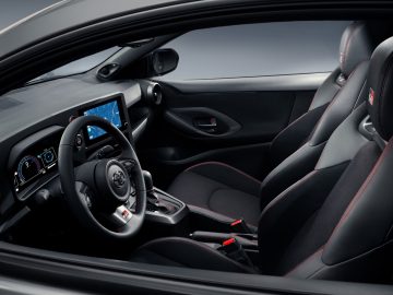 toyota-yar55-sideview-cockpit-ret