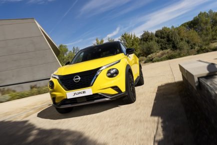 JUKE MC 2024 - Exterior _ iconic yellow body color - N-Sport - dynamic exterior (aeEI3ae)