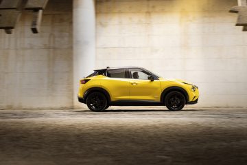 JUKE MC 2024 - Exterior _ iconic yellow body color - N-Sport - dynamic side view
