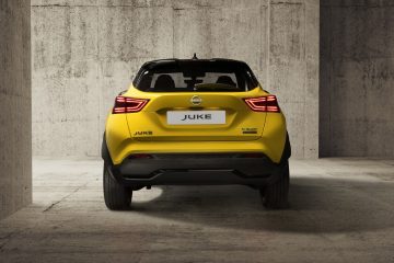 JUKE MC 2024 - Exterior _ iconic yellow body color - N-Sport - full rear view (b0mCQl2)
