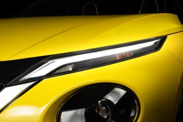 JUKE MC 2024 - Exterior _ iconic yellow body color - N-Sport - headlamp detail