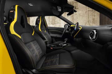 JUKE MC 2024 - Interior _ seats_cockpit_yellow