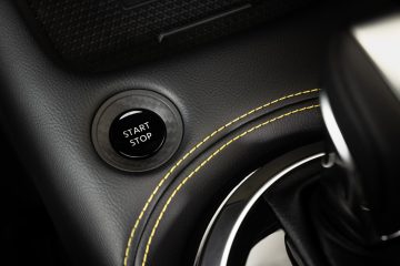 JUKE MC 2024 - interior_ iconic yellow body color - N-Sport - start stop button