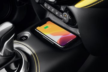 JUKE MC 2024 - interior_ iconic yellow body color - N-Sport - wireless charging 2
